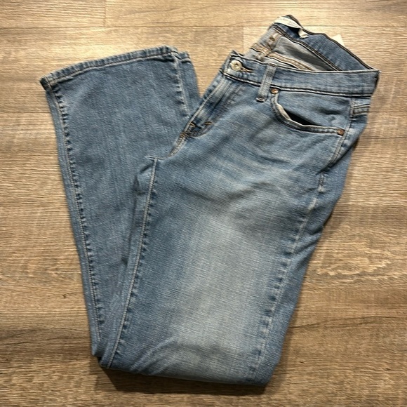 Levi’s 529 light blue curvy boot cut, distressed, straight leg jeans size 8 - Picture 2 of 11